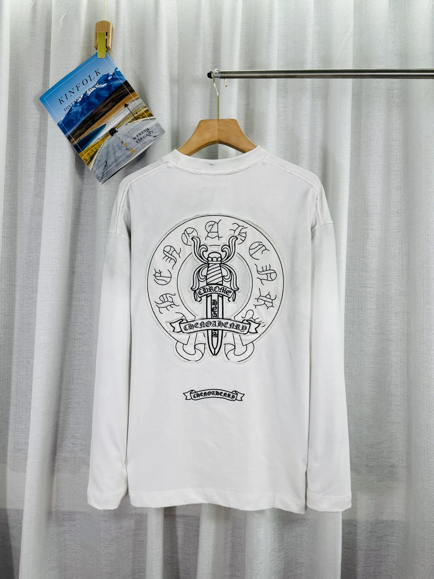 P250 ch high version Chrome Hearts 2025 new autumn and winter cross patch washed spray horse slip long-sleeved T-shirt, fabric: 26 double yarns, 320 grams weight, patch embroidery, heavy wash water ➕ fried color + spray horse slip printing process: patch embroidery, secondary color spray horse slip process Color: black white Size: S M L XL Style number: 5185